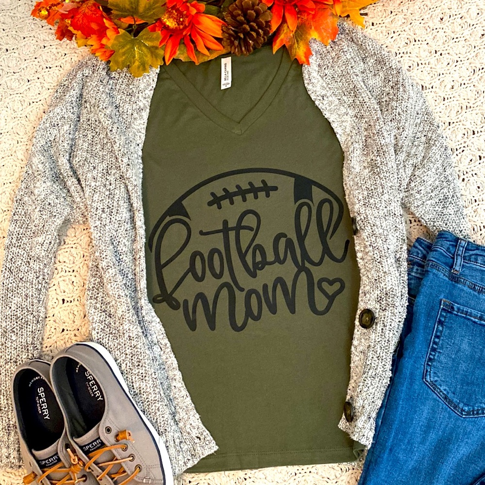NEW football mom graphic top 🏈